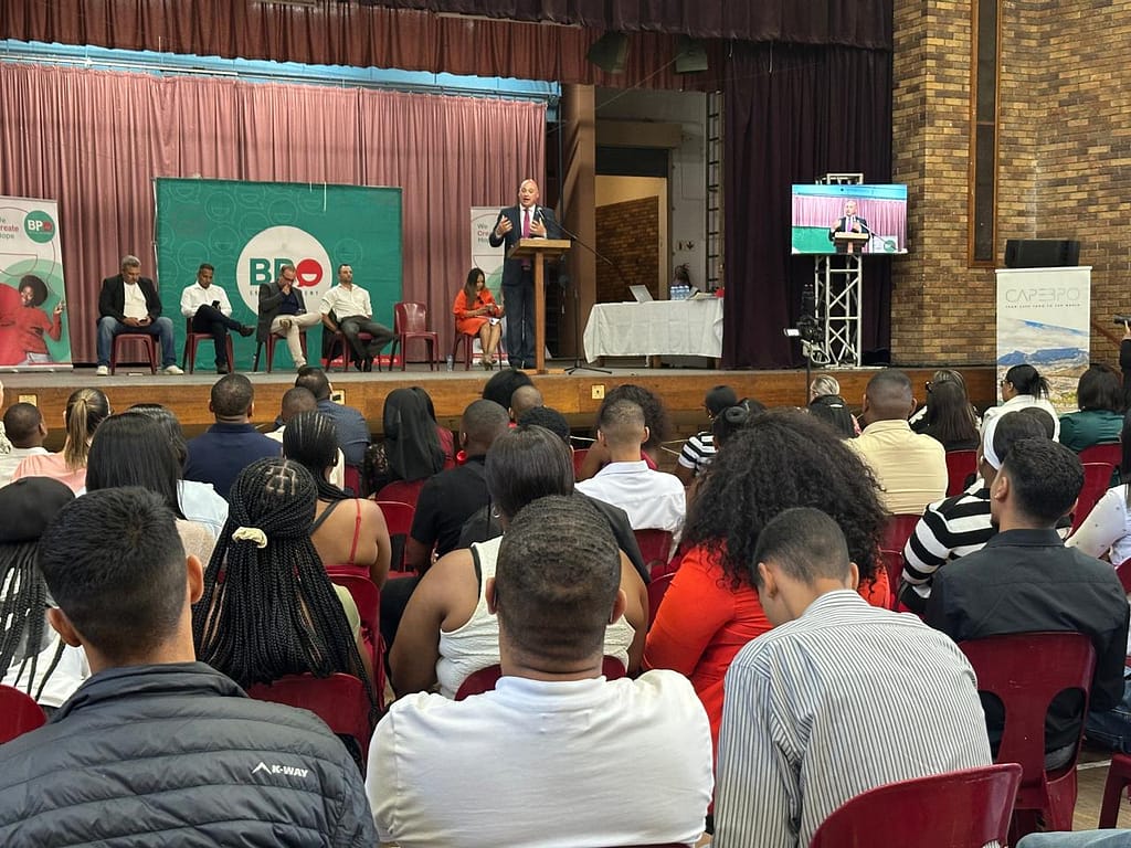 Alderman James Vos, Mayoral Committee Member for Economic Growth addresses graduates of the Cape Skills and Employment Accelerator programme.