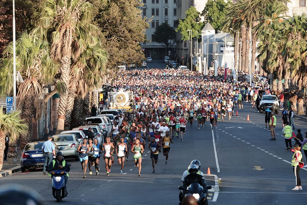 Large group of runners during the Slave Route Challenge