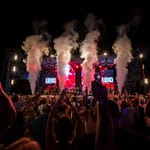 UB40 ft Ali Campbell stage and crowd