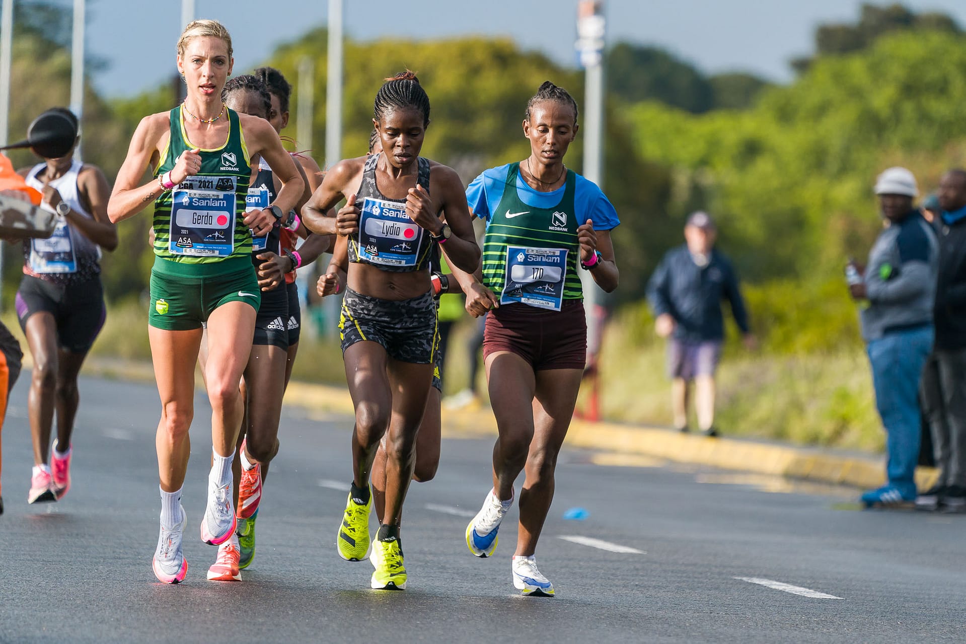 Gerda Steyn leads the elite women during the 2021 Sanlam Cape Town Marathon